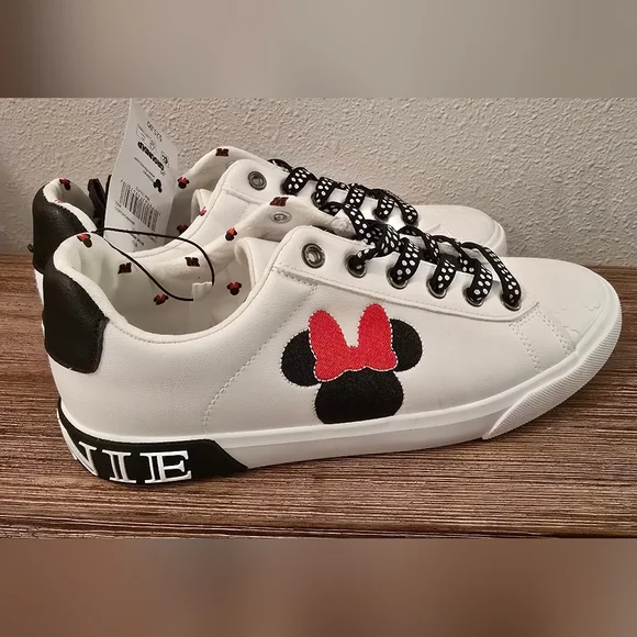 Disney Minnie Mouse Womens Shoes - White with Black Accents, New! Size 8.5 Cute - Picture 1 of 8